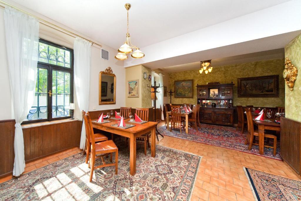 Hotel U Ruze Kutna Hora Ngoại thất bức ảnh